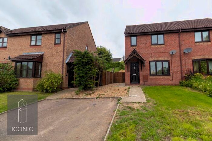 3 Bedroom Semi-Detached House For Sale In Olive Avenue, Newton Flotman, Norwich, NR15
