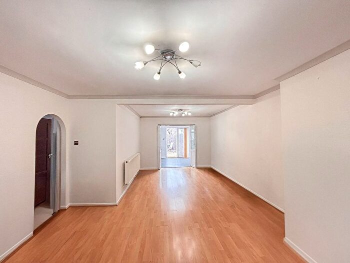3 Bedroom Semi Detached House To Rent In Tylers Gate, Harrow, HA3