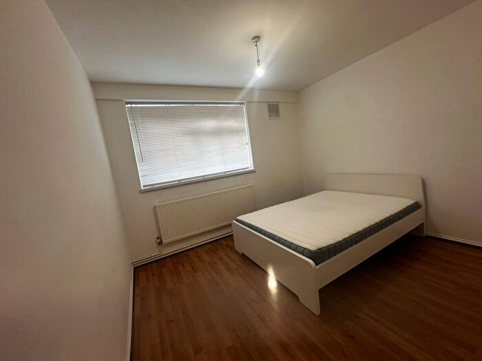 2 Bedroom Flat To Rent In Gauden Road, Clapham, SW4