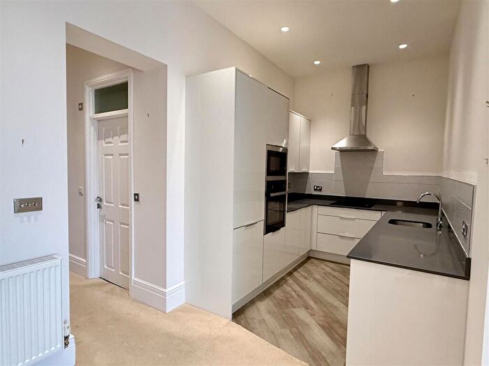 2 Bedroom Apartment To Rent In Grassdale Park., Brough, HU15