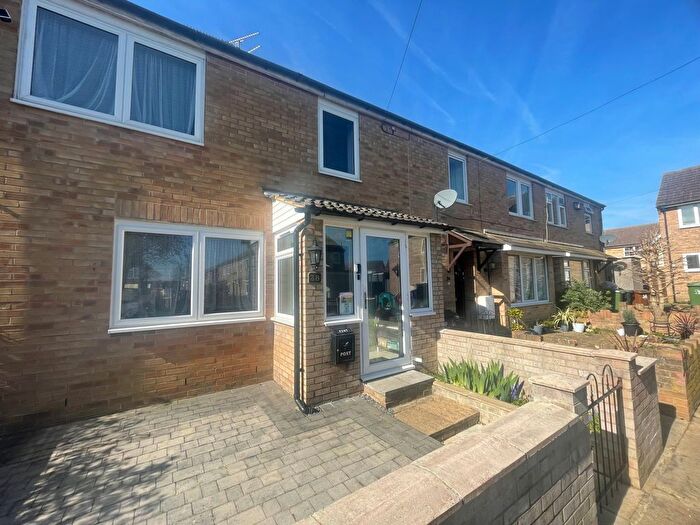 3 Bedroom Terraced House For Sale In Crosslands Drive, Abingdon, Oxfordshire, OX14