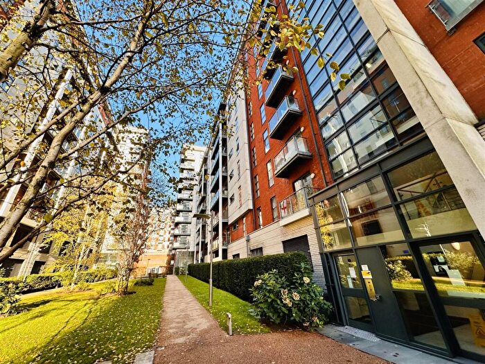 2 Bedroom Apartment To Rent In Hornbeam Way, Manchester, M4