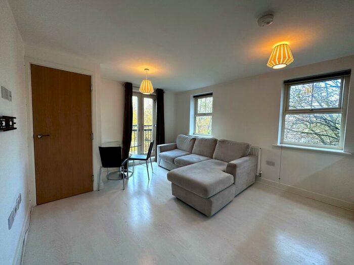 2 Bedroom House To Rent In Holts Crest Way, Leeds, Uk, LS12