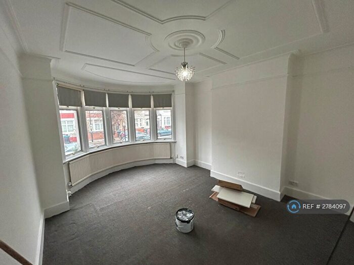 1 Bedroom Flat To Rent In Tottenhall Road, London, N13