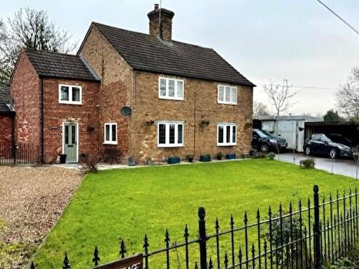 4 Bedroom Link Detached House For Sale In Hall Farm Cottage Glebe Road Great Carlton Louth, LN11