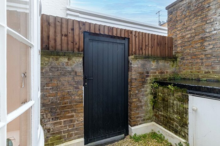1 Bedroom Flat To Rent In Richards Place, Chelsea, SW3