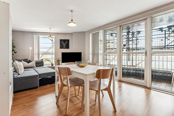 2 Bedroom Flat To Rent In Queensland Road, Holloway, N7