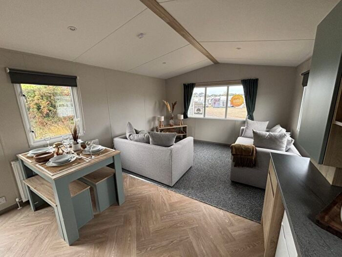 2 Bedroom Park Home For Sale In Holms Farm Road, Dalrymple, Ayr, KA6