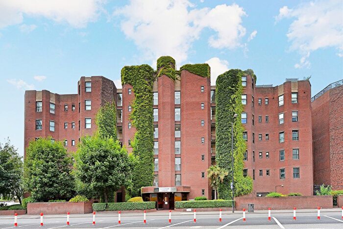 1 Bedroom Flat To Rent In Nine Elms Lane, London, SW8