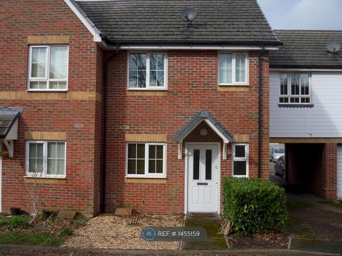 2 Bedroom End Of Terrace House To Rent In Silver Birch Way, Farnborough, GU14