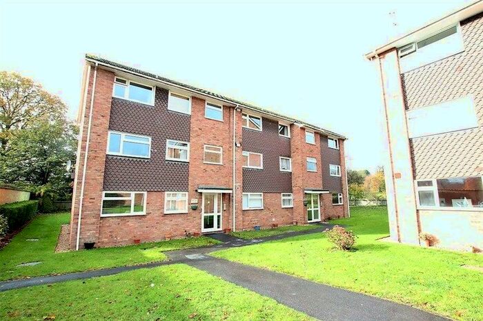 2 Bedroom Flat To Rent In Dorchester Court, Libenrood Road, Reading, RG30