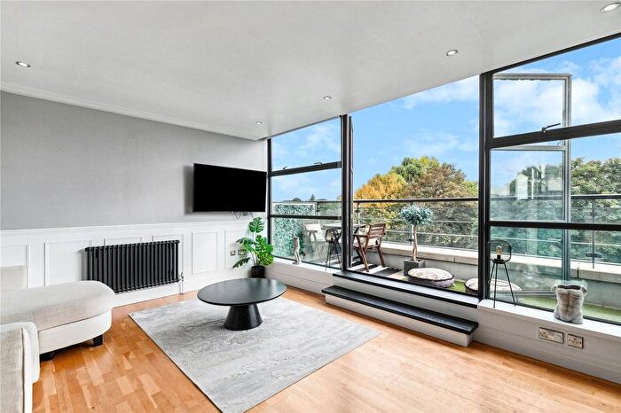 2 Bedroom Flat For Sale In Point Wharf Lane, Brentford, TW8
