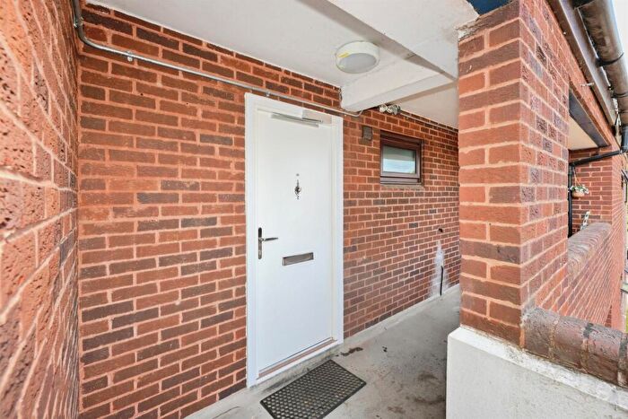 1 Bedroom Apartment For Sale In Tee Side, Hertford, SG13