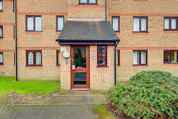 1 Bedroom Flat For Sale In Sandon Close, Rochford, SS4