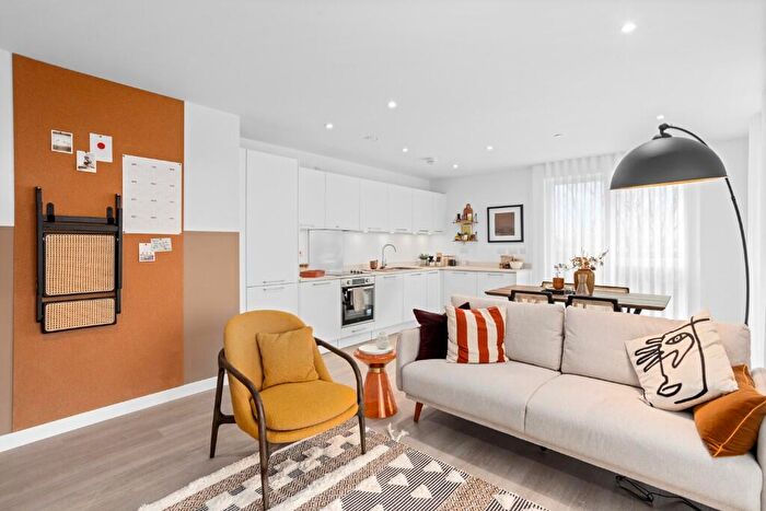 2 Bedroom Apartment For Sale In The Silkworks, London, E10
