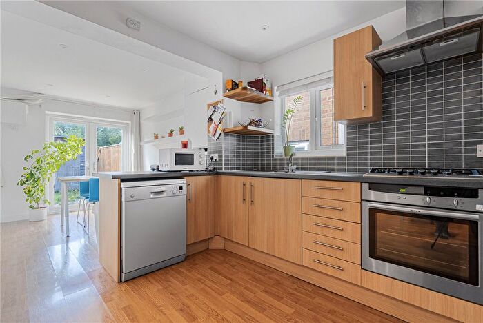 2 Bedroom Flat For Sale In Ingle Close, Headington, OX3