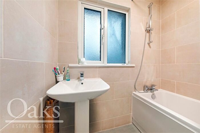 4 Bedroom Detached House For Sale In Green Lane, Thornton Heath, CR7
