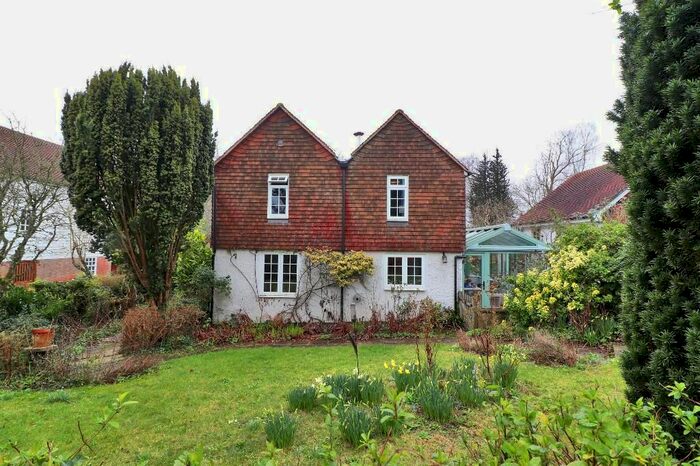 4 Bedroom Detached House To Rent In Lovehurst Lane, Staplehurst, Kent, TN12