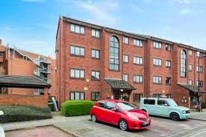 1 Bedroom Flat To Rent In Cotton Avenue, London, W3