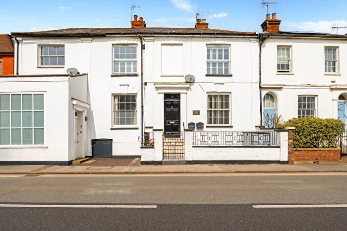2 Bedroom Apartment To Rent In East Street, Farnham, Surrey, GU9