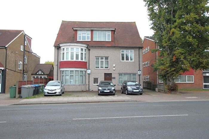 3 Bedroom Flat To Rent In Kenton Road, Kenton, HA3