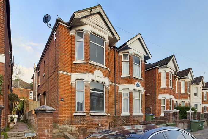 4 Bedroom Semi-Detached House To Rent In Newcombe Road, Southampton, Hampshire, SO15
