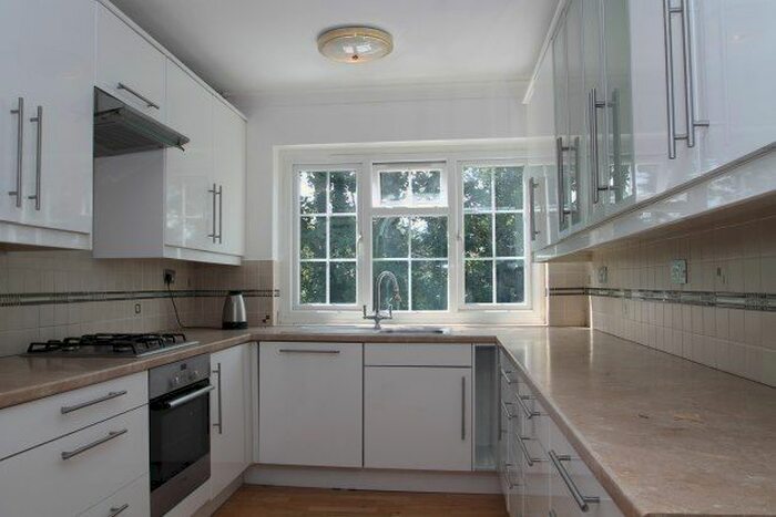 2 Bedroom Flat To Rent In Ravensbourne Road, Bromley, BR1