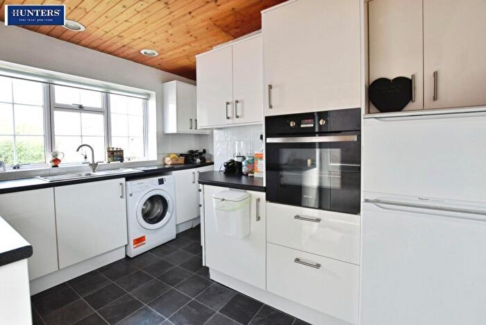 3 Bedroom Semi-Detached House For Sale In Sunway Grove, Scunthorpe, DN16