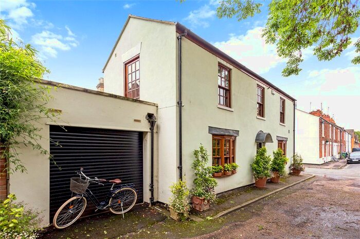 3 Bedroom Link Detached House To Rent In Great Clarendon Street, Oxford, OX2