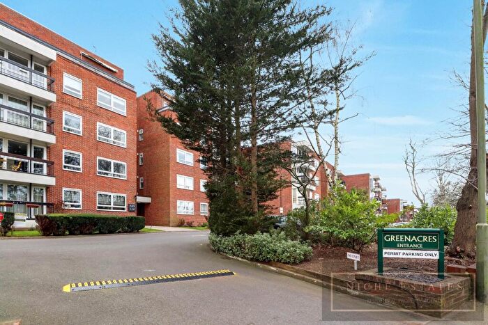 3 Bedroom Apartment To Rent In Hendon Lane, London, N3