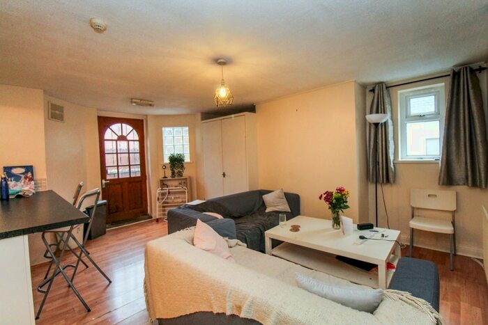 5 Bedroom Terraced House To Rent In Cliff Road, Headingley, Leeds, LS6