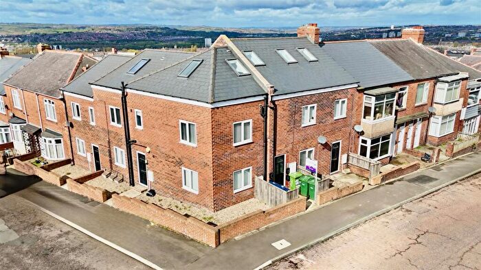 3 Bedroom Apartment To Rent In Deckham Terrace, Deckham, Gateshead, NE8