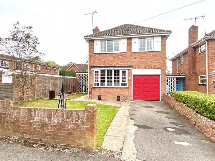 4 Bedroom Detached House For Sale In Potters Avenue, Fareham, PO16