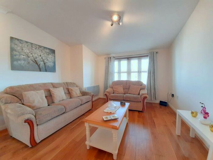 2 Bedroom Flat To Rent In Magdalene Gardens, Whetstone, N20