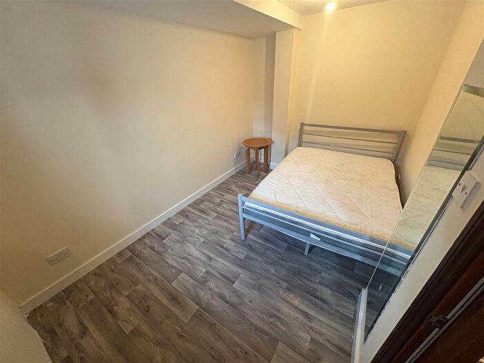 2 Bedroom Flat To Rent In Hendon Lane, London, N3