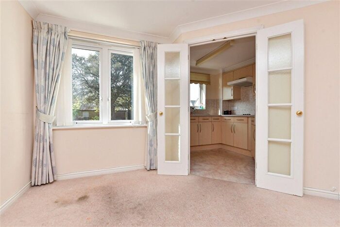 1 Bedroom Flat For Sale In Harold Road, Margate, Kent, CT9 - Photo 3