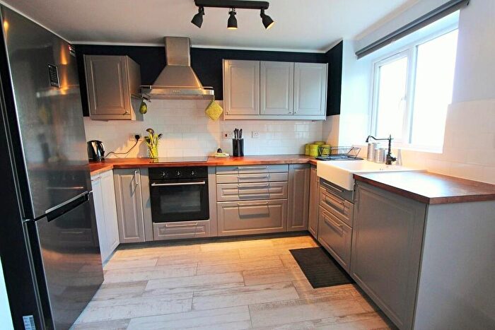 2 Bedroom Flat To Rent In Bream Close, Tottenham, London, N17