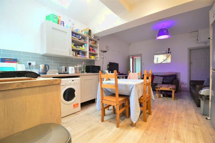 6 Bedroom Terraced House To Rent In Student Property - Selly Oak, Birmingham, B29