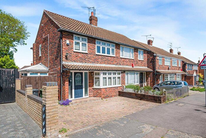 3 Bedroom Semi Detached House For Sale In Joydens Wood Road, Bexley, DA5