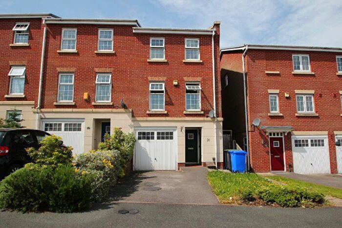 3 Bedroom Town House To Rent In Darwin Drive, Burslem, ST6