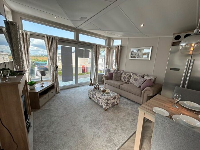 3 Bedroom Mobile/park Home For Sale In Hythe Road, Dymchurch, Romney Marsh, TN29