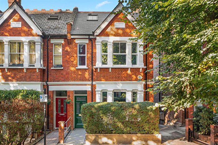 2 Bedroom Flat For Sale In Thorney Hedge Road, London, W4
