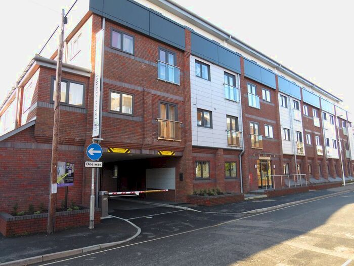 1 Bedroom Flat To Rent In Cantelupe Road, East Grinstead, West Sussex RH19