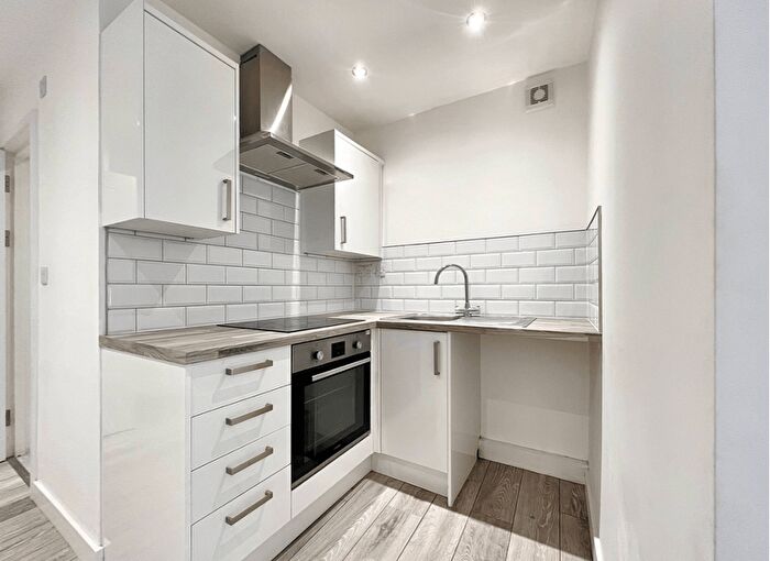 2 Bedroom Flat To Rent In Bridge Street, Abercarn, Newport, NP11