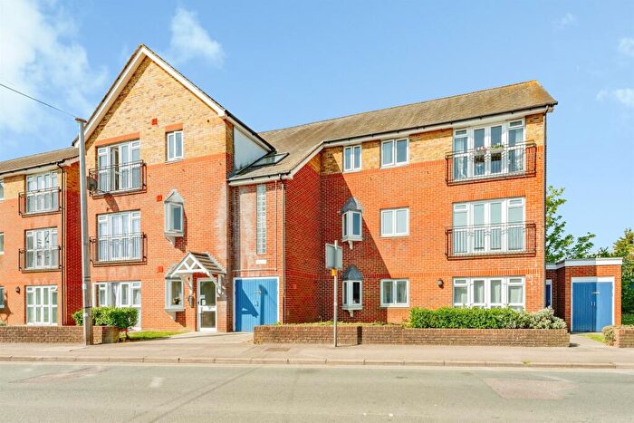 2 Bedroom Flat For Sale In Station Approach, Horley, RH6