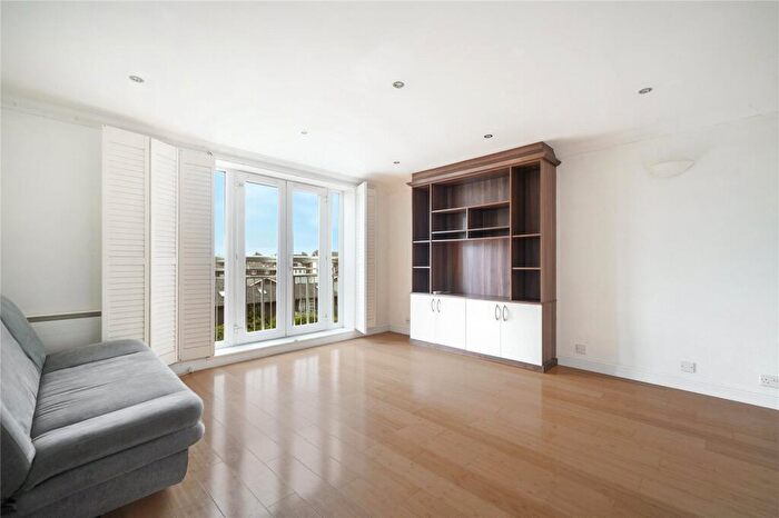 2 Bedroom Apartment For Sale In Millennium Drive, London, E14