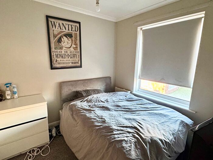 1 Bedroom Flat For Sale In Longbridge Road, Horley, RH6