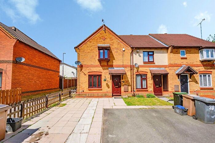 3 Bedroom End Terrace House For Sale In Muirfield, Luton, LU2