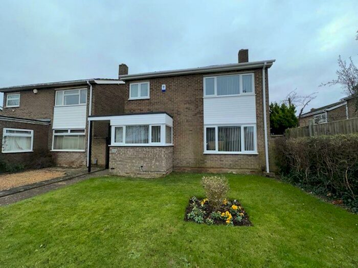 3 Bedroom Detached House To Rent In Brickhill Drive, Brickhill, MK41