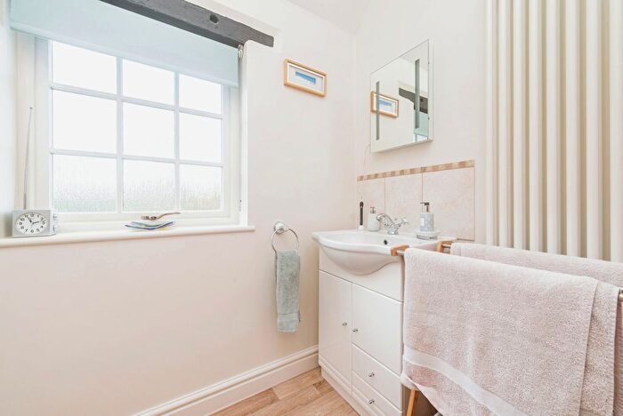 2 Bedroom Cottage For Sale In Church Lane, Thatcham, RG19